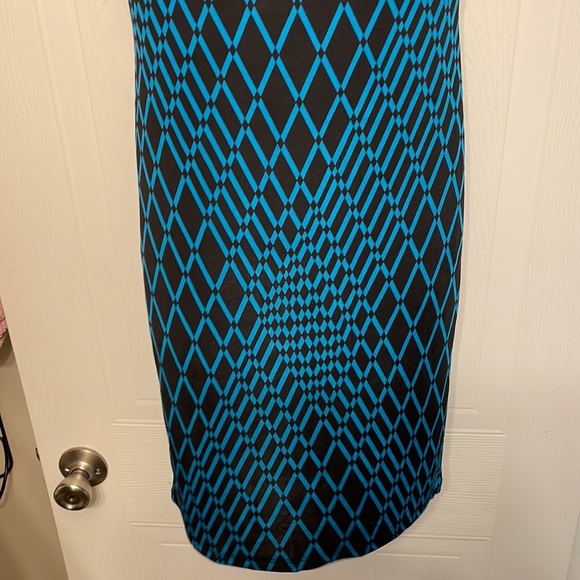 MT Collection Dress - Picture 4 of 4